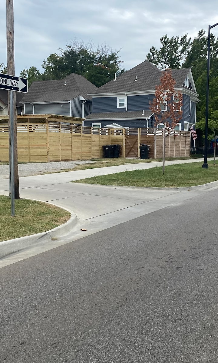 HollidayHouse-LG-House-LG-Yard-Hottub-Downtown* - Houses for Rent in Topeka,  Kansas, United States - Airbnb