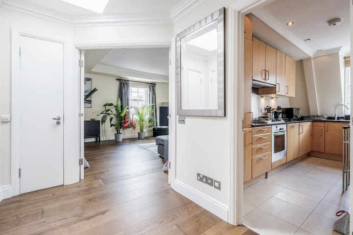 J-Mayfair’s Bellavista PenthouseRooftop Terrace&AC gallery image 3