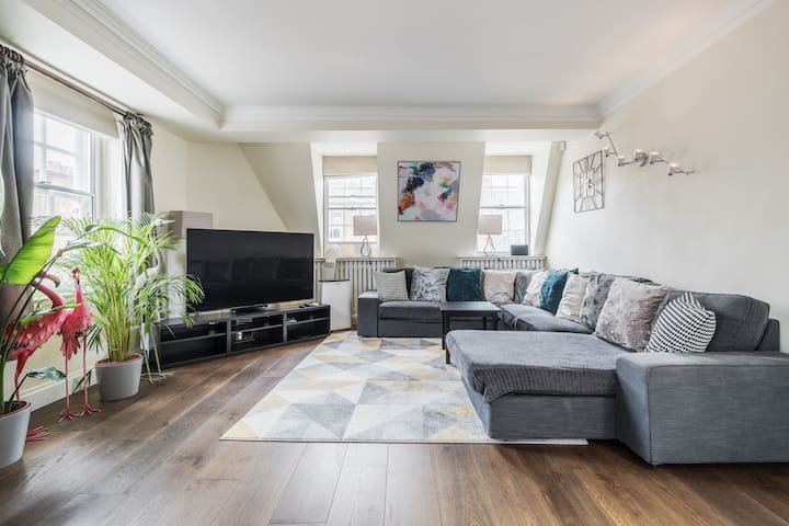 J-Mayfair’s Bellavista PenthouseRooftop Terrace&AC gallery image 5