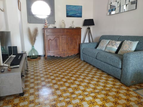 Top performing Airbnb: Renovated apartment near sea + garage in Banyuls Sur Mer