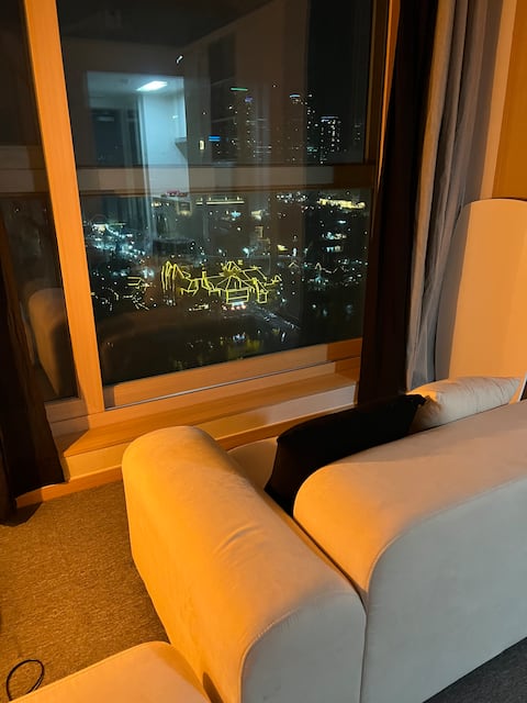 View-tiful lake (Seokchon Lake Cherry Blossom View, Lotte World, Tower View) # Songnidan-gil Restaurant. Check-in and out coordination