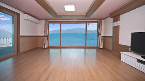 Group room 1, private barbecue, jet spa, open-plan, no smoking, jet spa available for an additional