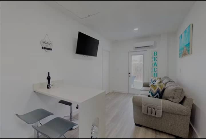 Modern Coastal Charm • Near Ami Beach-img Academy - Bradenton, FL