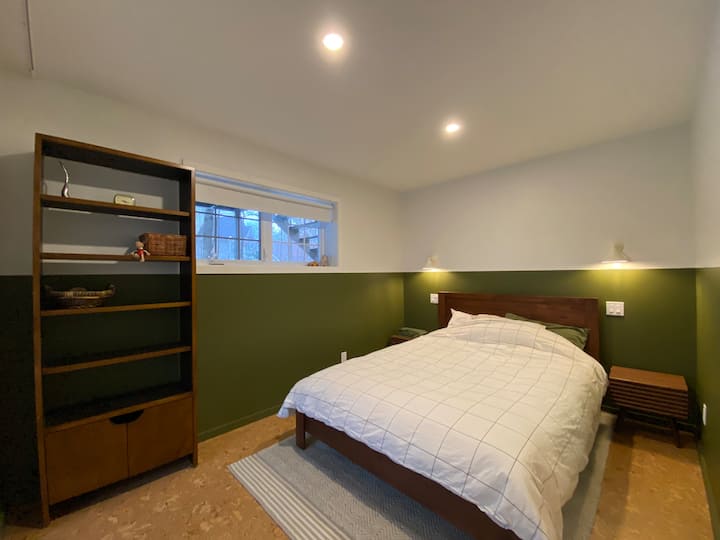 Second bedroom with queen bed