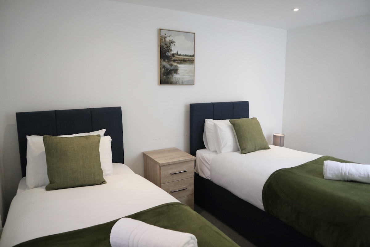 Twin Superior Room  with ensuite shower