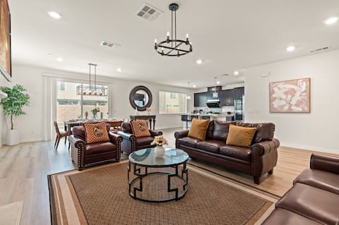 3000ft Airport ConferenceCenter/3 TVS/5BR/3BA