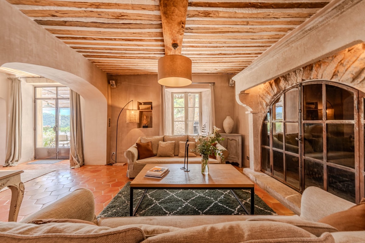 Popular Airbnb listing: Bastide la Belle Etoile in Apt