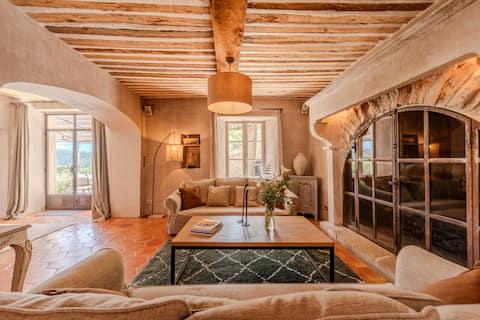 Popular Airbnb listing: Bastide la Belle Étoile in Apt