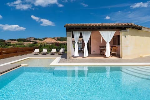 Villa Luna
with private pool for exclusive use