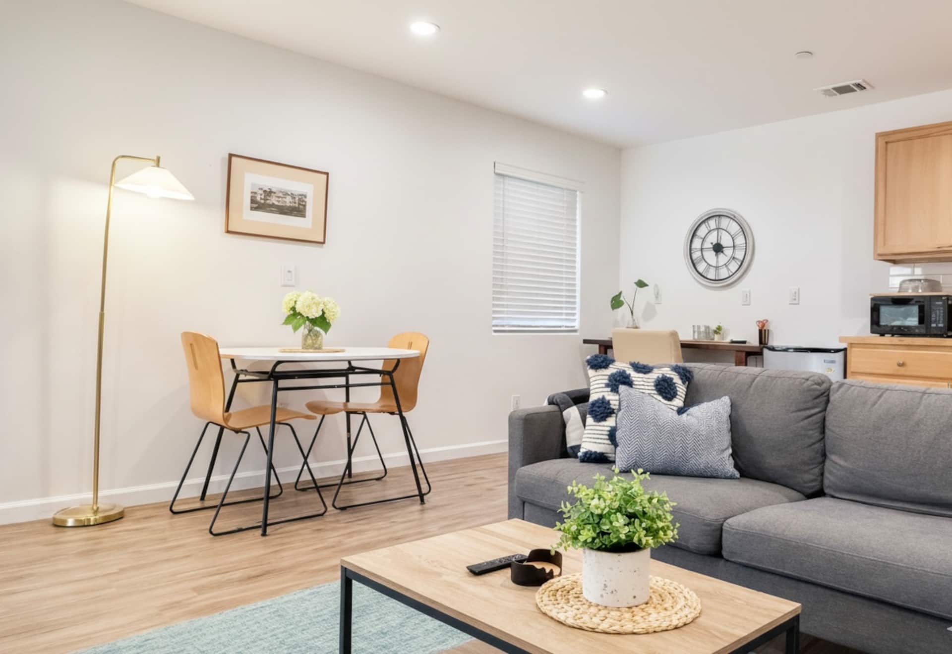 Private Guest Suites | Fast Wifi & Parking