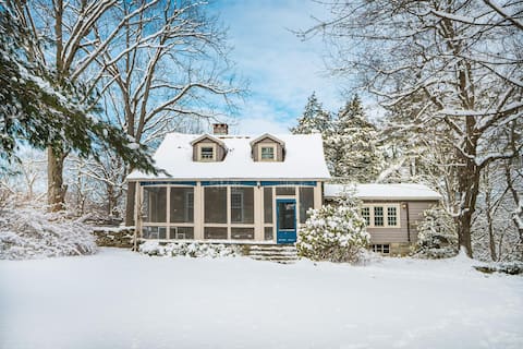 Farmhouse w/ Sauna & Hot Tub near Storm King