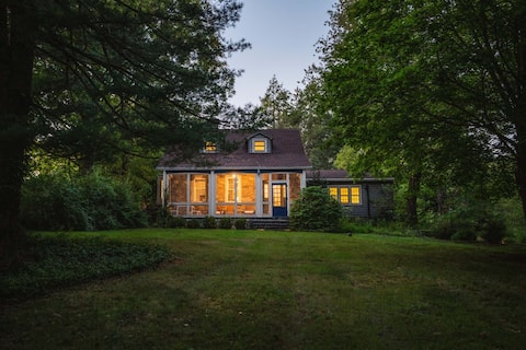 Farmhouse w/ Sauna & Hot Tub near Storm King