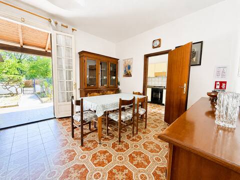 Annuncio Airbnb popolare: 4-rooms-house on gr. floor in a shady calm area a Comacchio