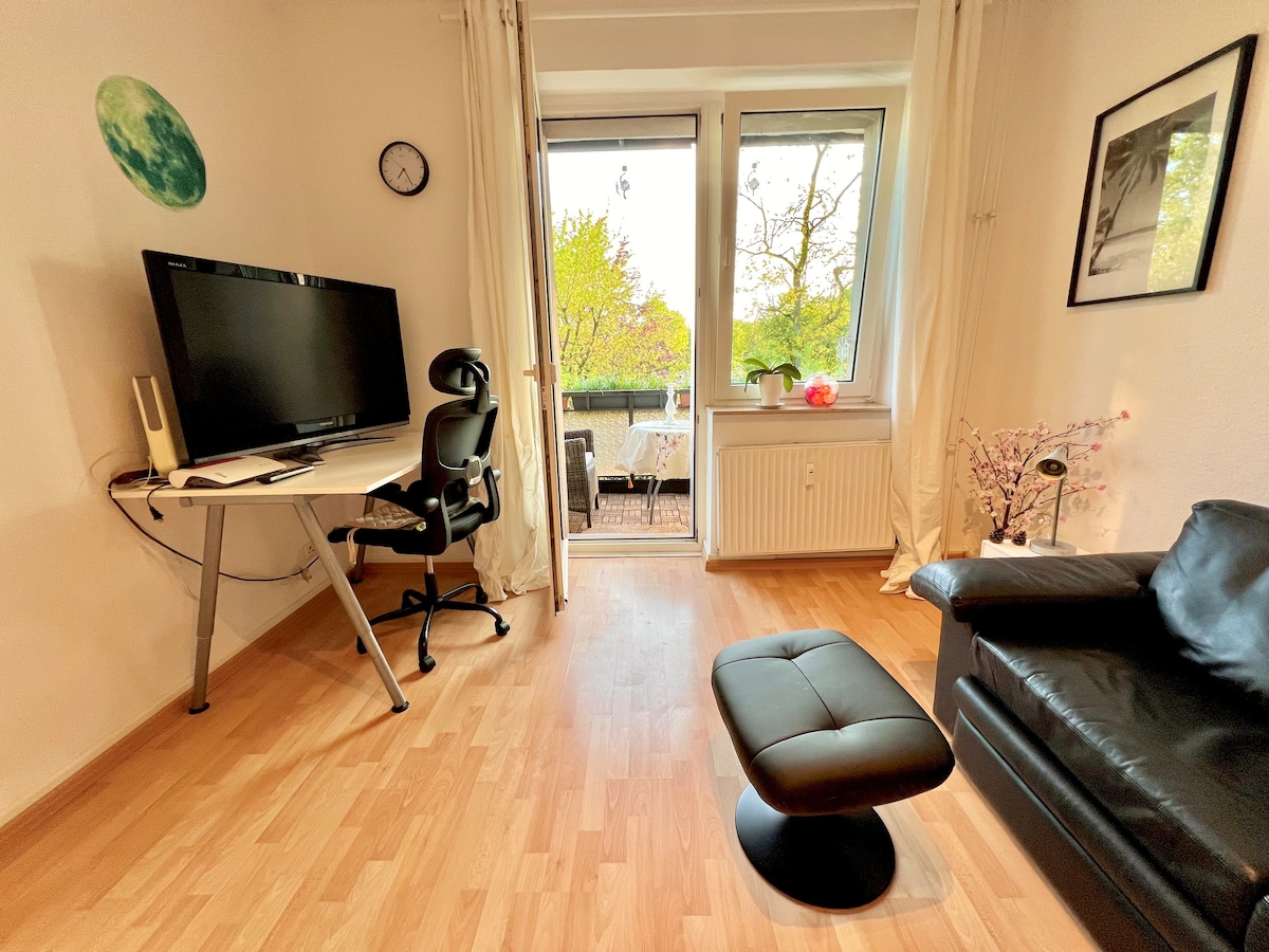 Popular Airbnb listing: Cozy 2-room-Apartment on Zoo Park in Düsseltal in Düsseldorf