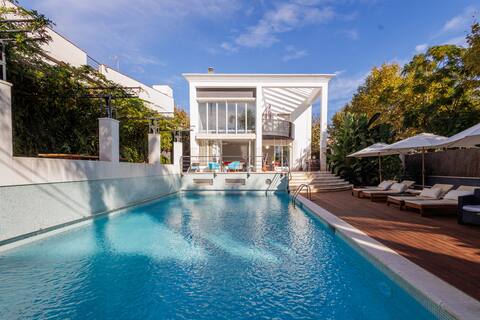 Luxury villa in Barcelona, close to the beach.