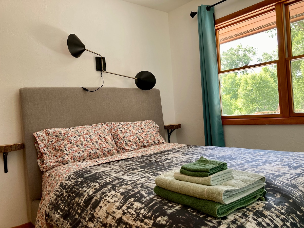 100% מצעי כותנה על מיטת קווין סייז 