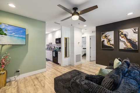 Popular Airbnb listing: Luxury Home/ Free parking by USF/Busch Gardens in University Square