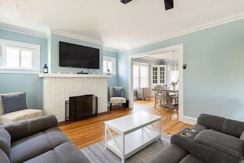 Heart of Lakewood- Entire Duplex