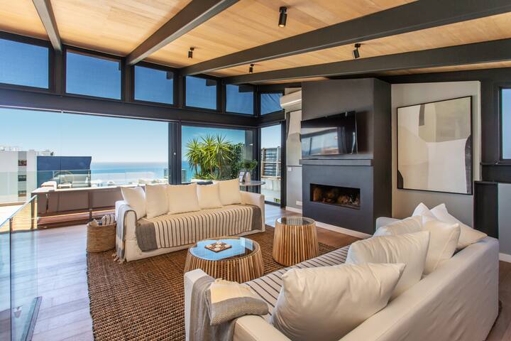 Stunning Modern, Spacious, Sea Views in Sea Point! gallery image 2