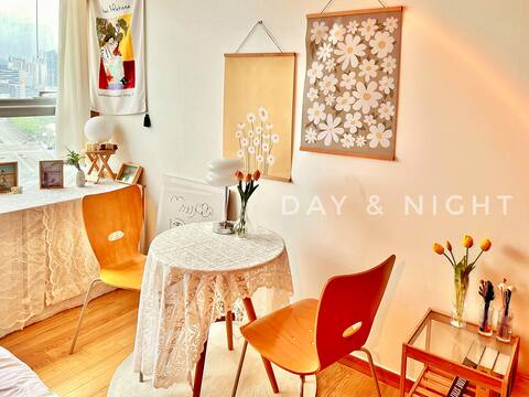 [Day & Night] Pyeongchon Station 3 minutes.
Night view of the city, morning sunshine. Lovely. Art space. E-mart 2 minutes