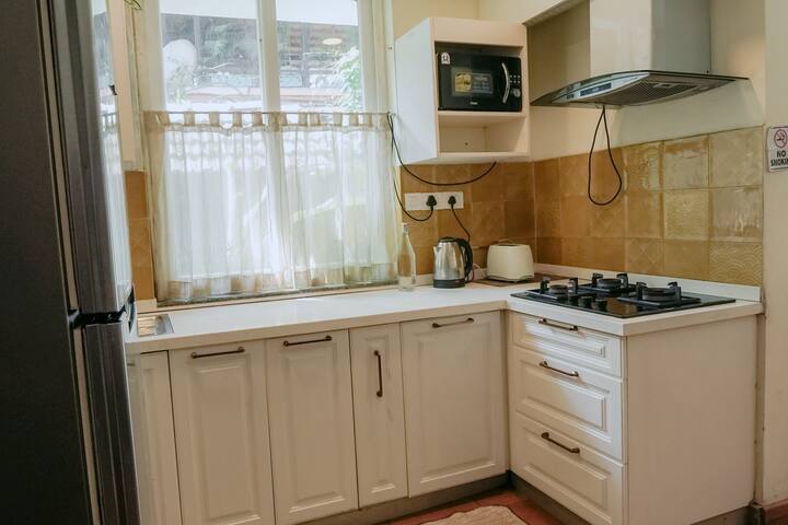 Full kitchen image 7