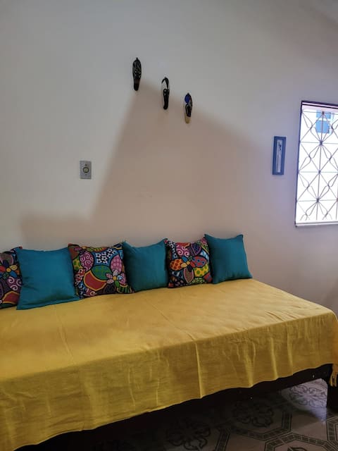 Top Airbnb: Rustic house, close to the beach and downtown. em Cairu