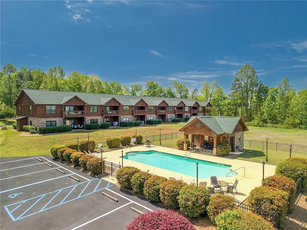 The Keowee Getaway