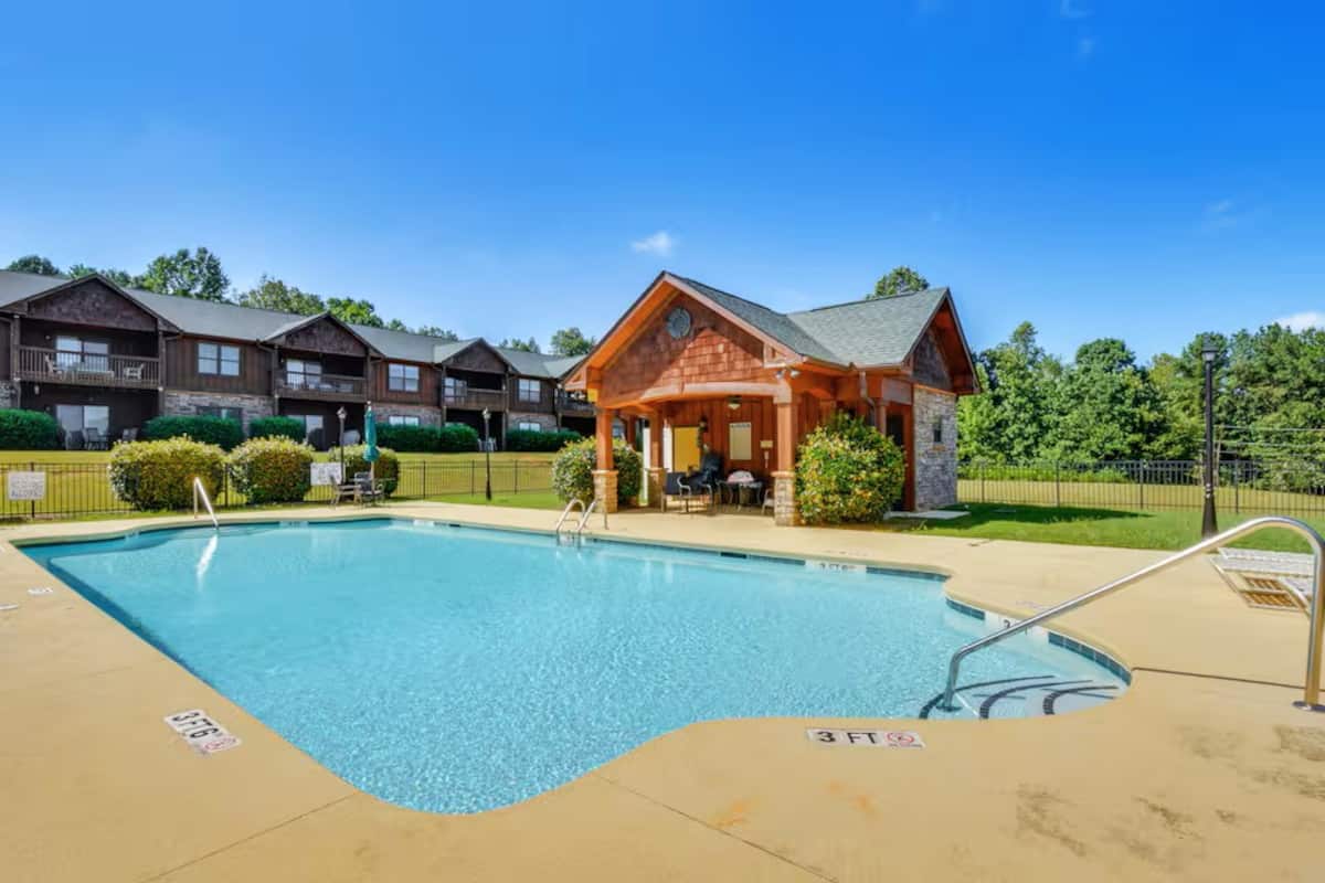 The Keowee Getaway