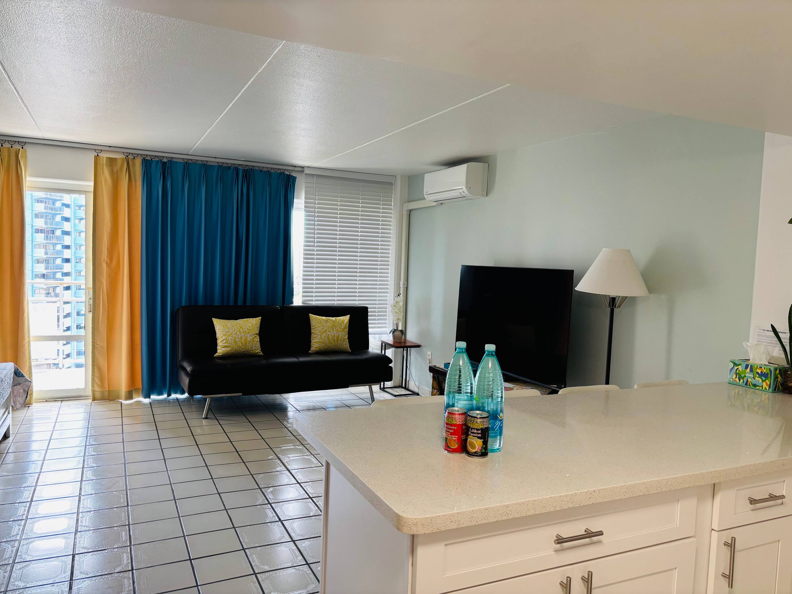 Modern Ilikai Studio - Image 2
