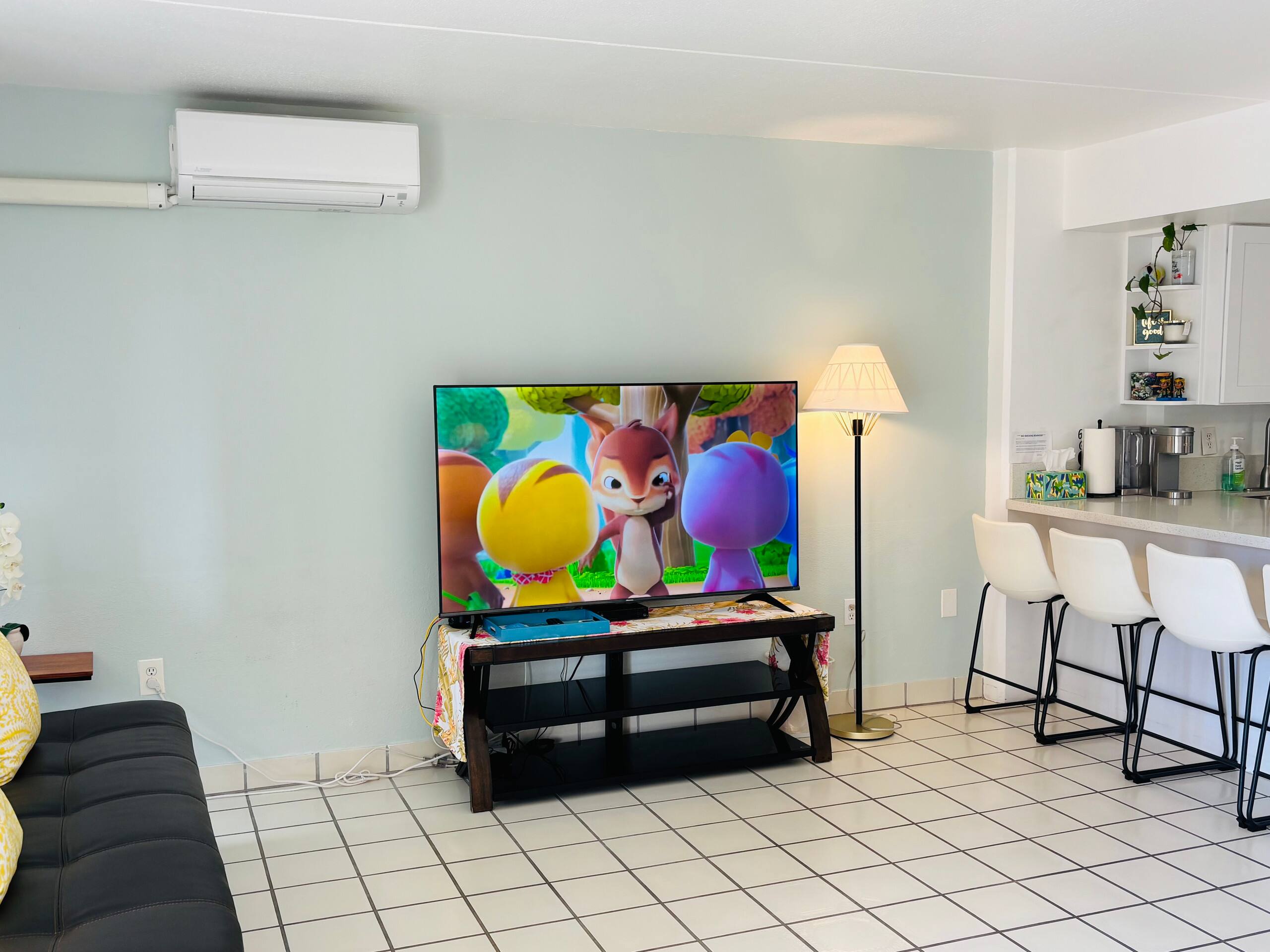 Modern Ilikai Studio - Image 7