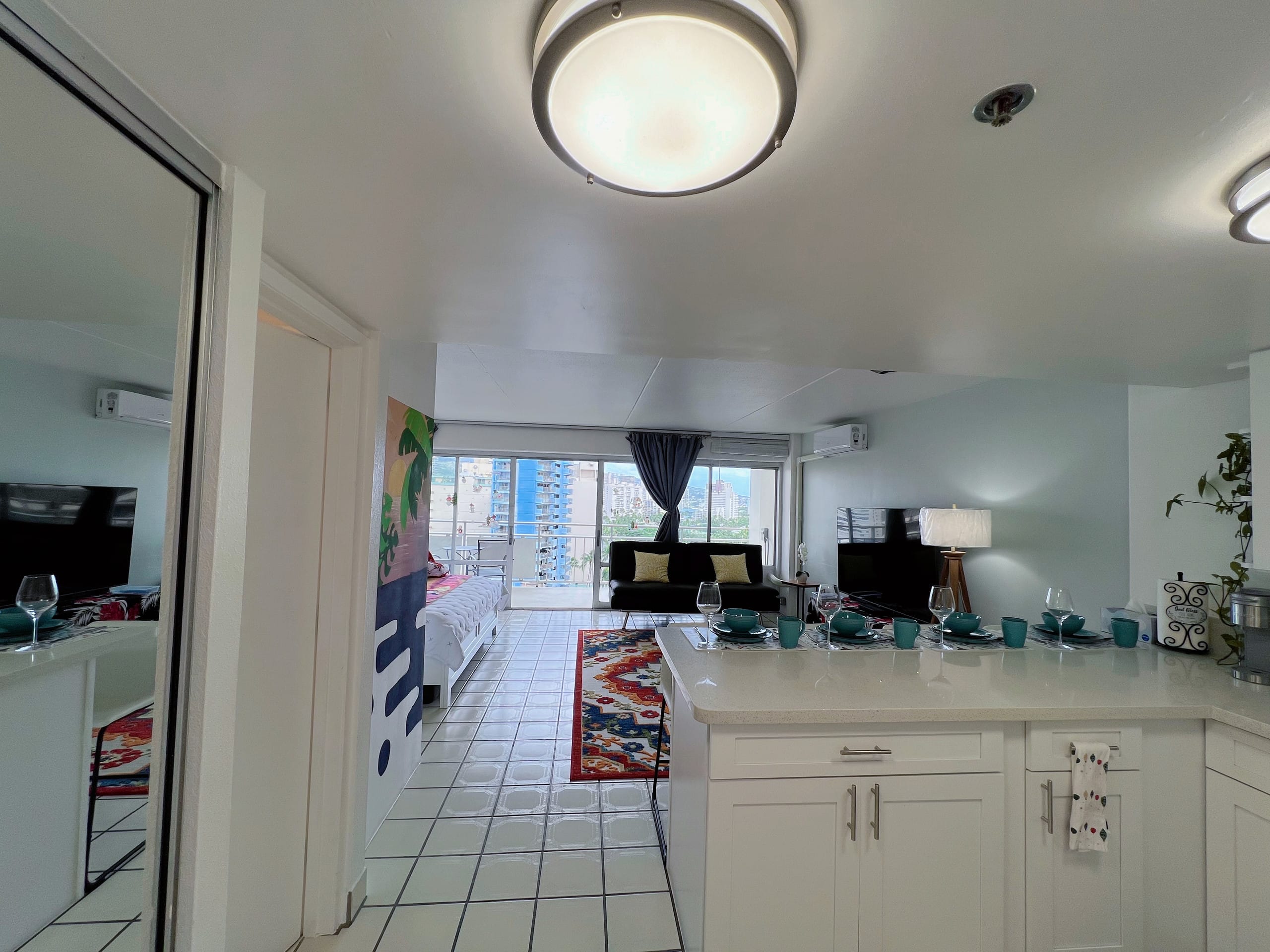 Modern Ilikai Studio - Image 4