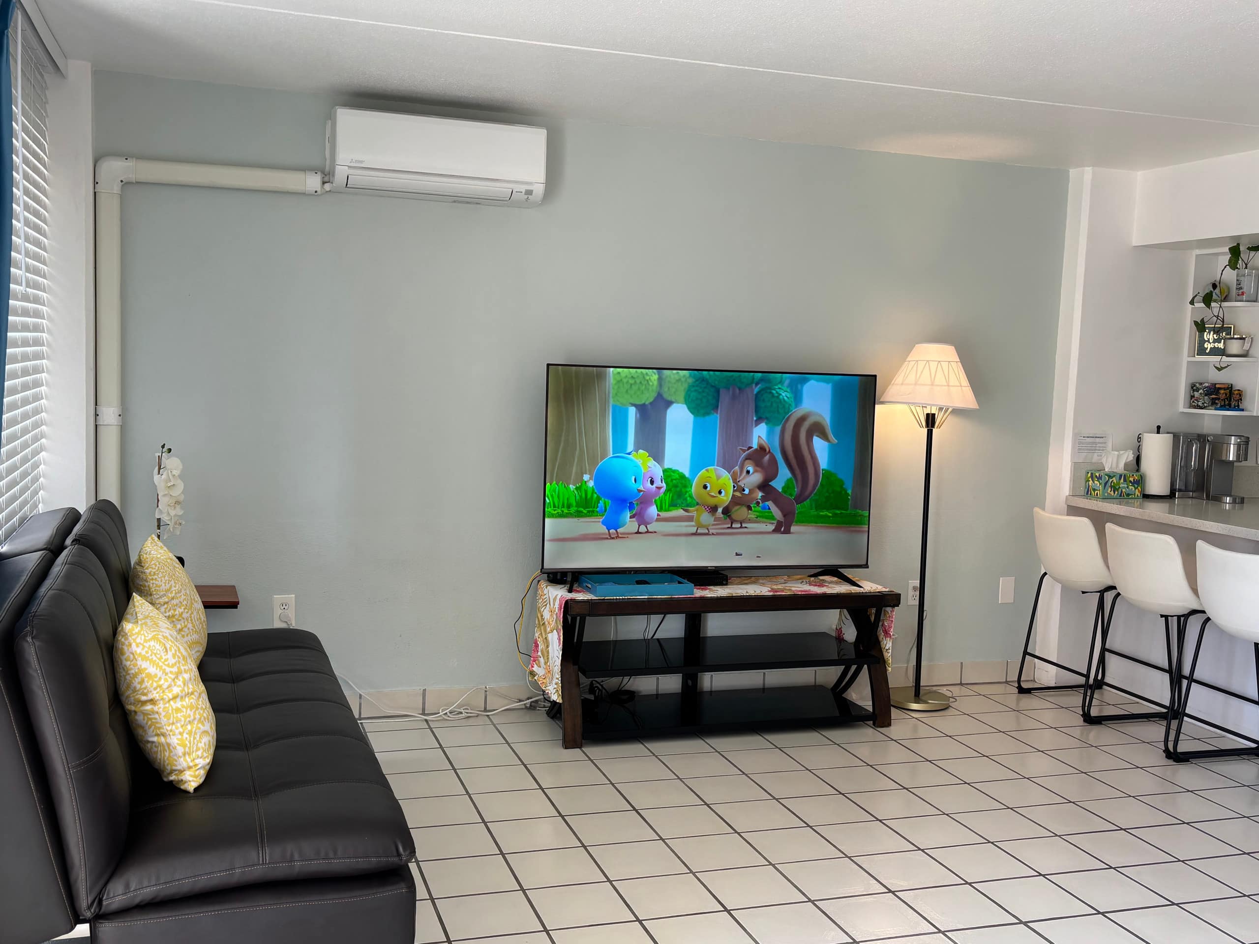 Modern Ilikai Studio - Image 9