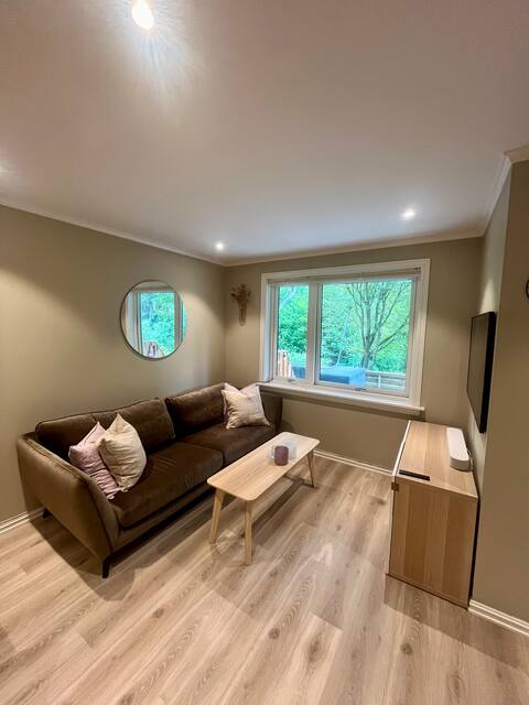 Top performing Airbnb: Cozy little apartment with patio and parking in Bjerke