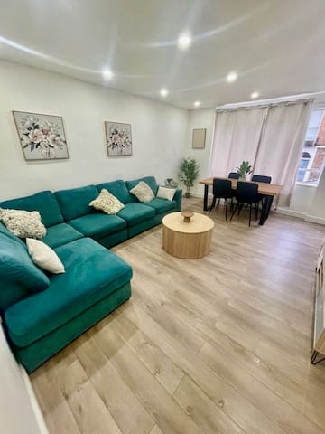 Super 2 beds flat central London