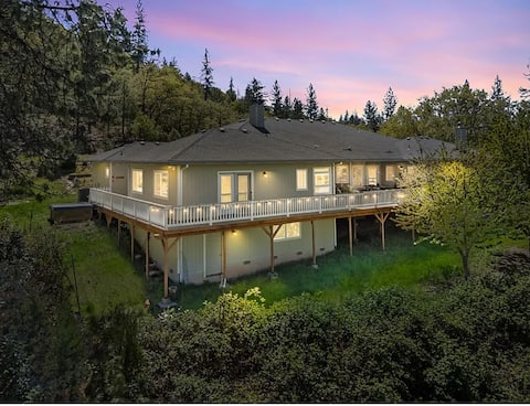 Luxury Mountain Getaway with million dollar view