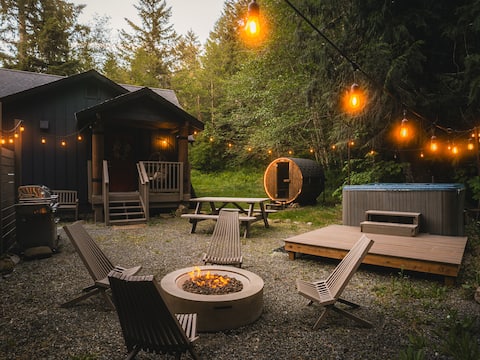 Rainier Forest Cabin · Hot Tub + Sauna · Fire Pit