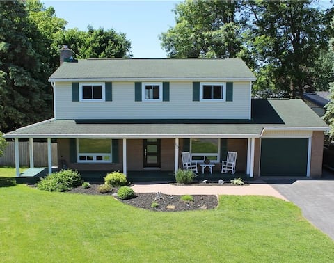 Entire home in Morrisburg (with pool and hot tub)