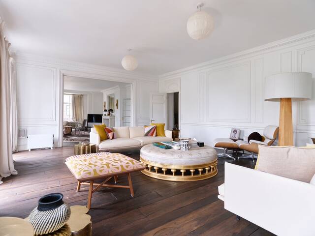 Elegant bedroom Art deco flat