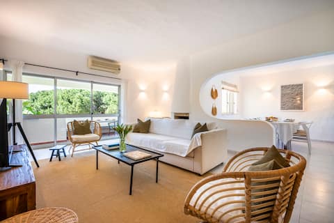 Successful Airbnb property: Sunny Vilamoura Golf Villa with Private Pool in Quarteira