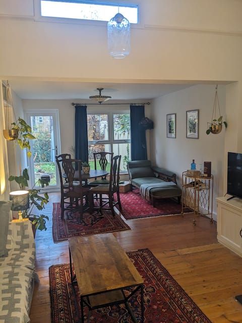 Spacious flat with garden