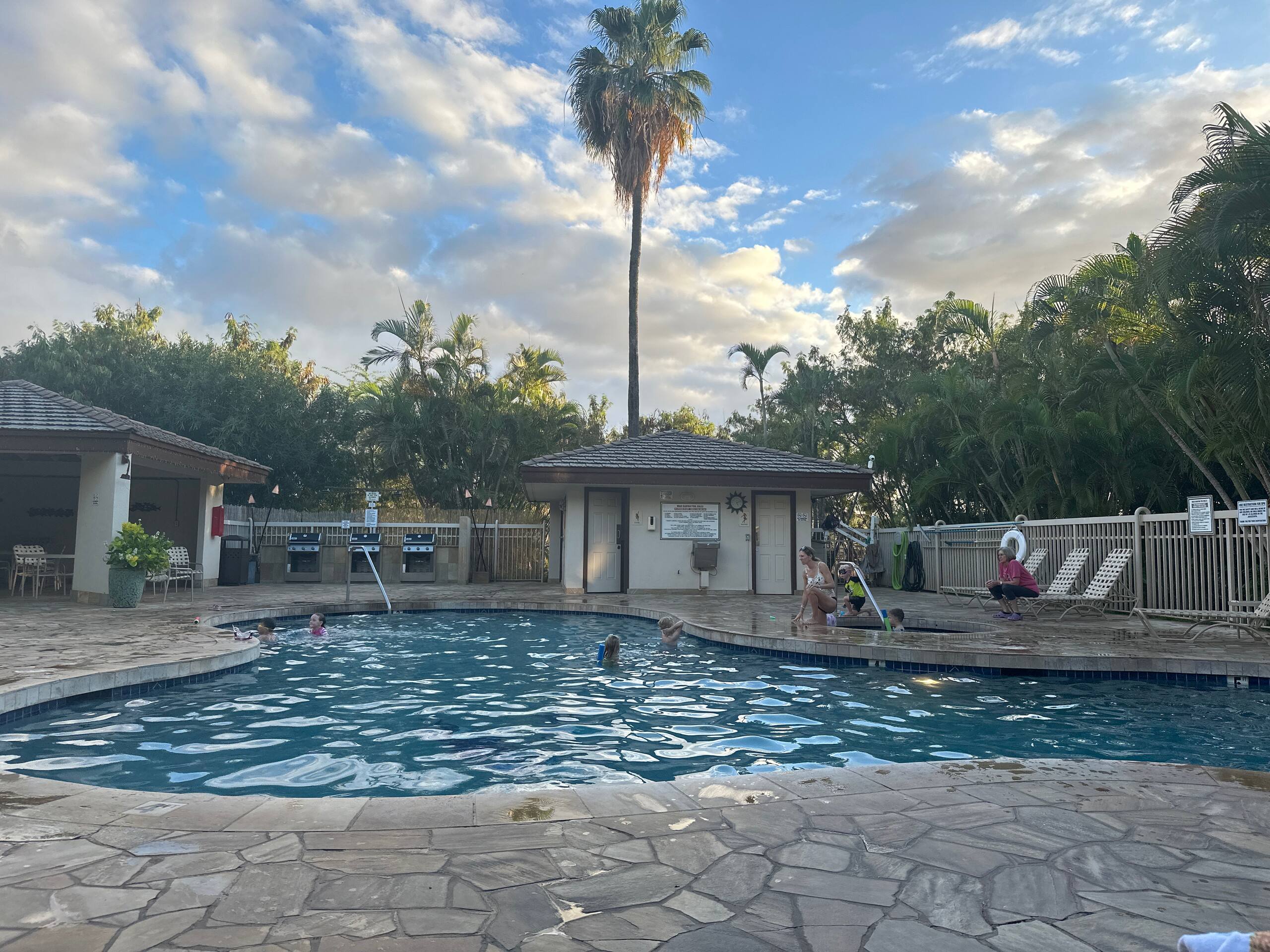 Entire 2bd/2ba condo in Kihei Steps at Kamaole II - Image 75