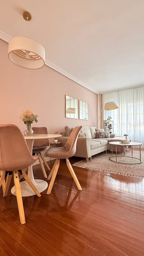Anuncio de Airbnb popular: Free Parking / Downtown Oviedo en Oviedo