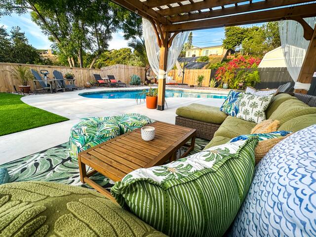Solar-Heated Pool Side Paradise with Daybed!