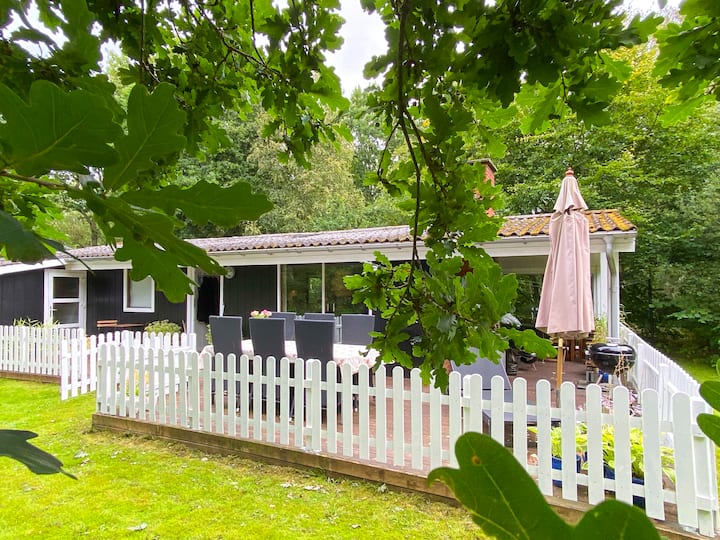 Cottage with wilderness bath, kayaks and electric car charger Houses