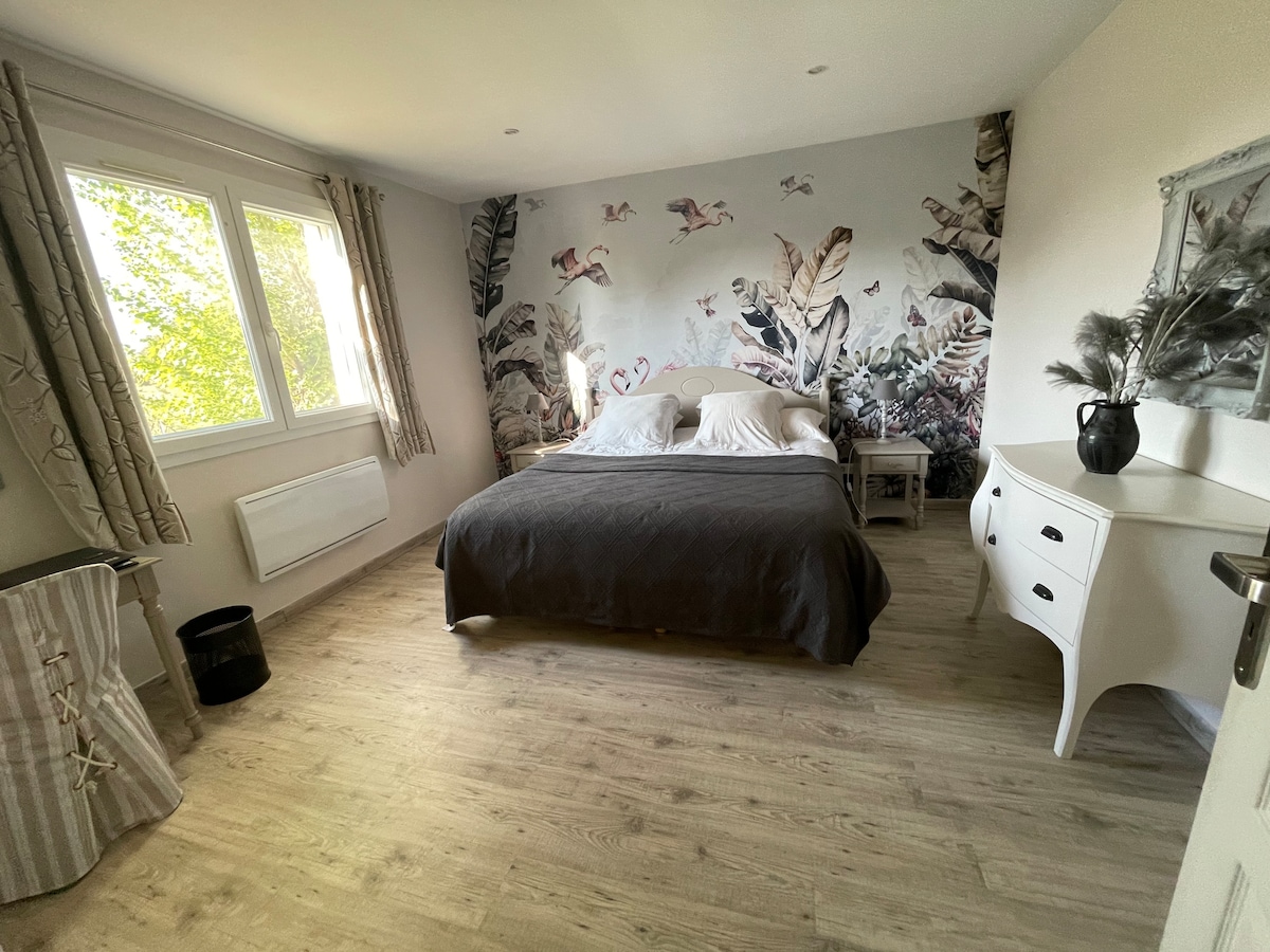 ห้องนอนใหญ่พร้อมเตียงคิงไซส์
วิวที่ไม่ได้ถูกมองข้ามของคราว: พื้นที่สเตปปิกสุดท้ายในยุโรป 