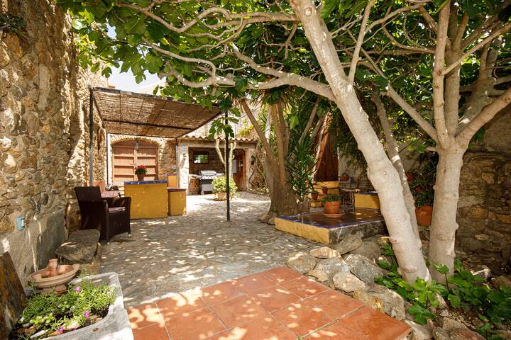 Ca la Figuera farmhouse with pool near the beach gallery image 3