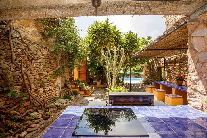 Ca la Figuera farmhouse with pool near the beach gallery image 4