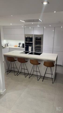 Pareado con piscina en Madrid gallery image 4