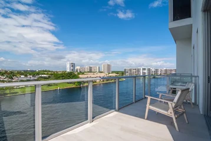 Hyde Beach House 3 bedroom Oasis