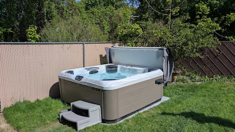 Hot tub